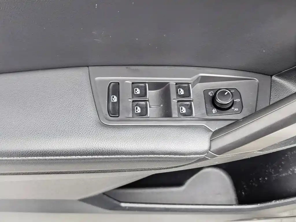 Volkswagen Tiguan L — миниатюра 9