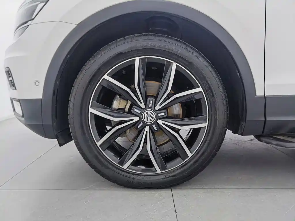 Volkswagen Tiguan L — миниатюра 17