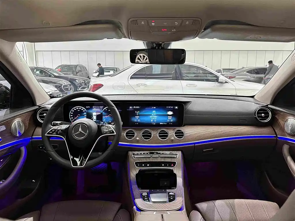 Mercedes-Benz E-Class 2022 — фото 18