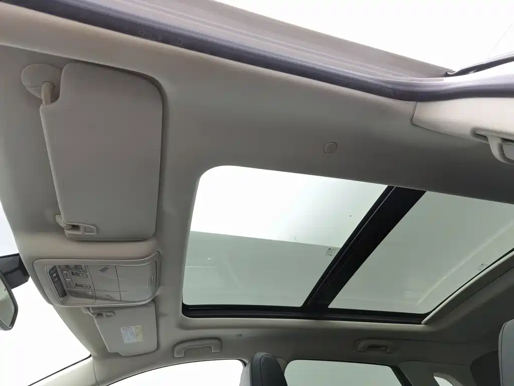 Cadillac XT5 — миниатюра 14