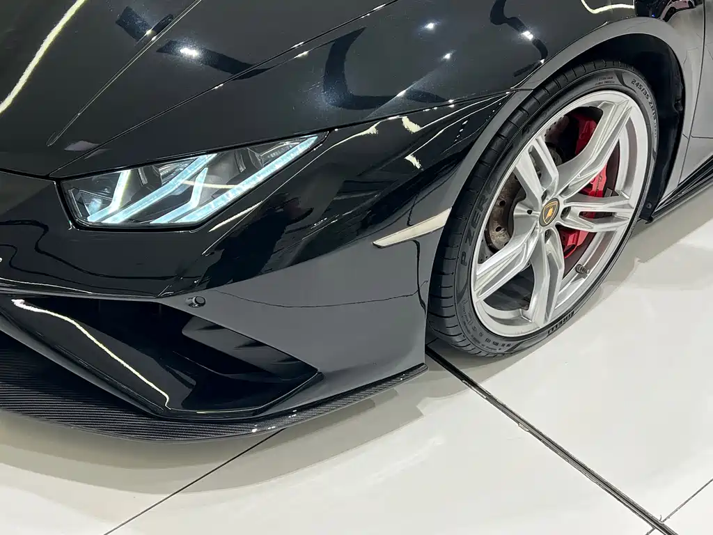 LAMBORGHINI HURACÁN