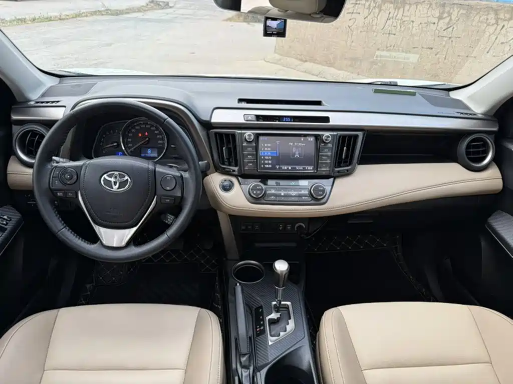 Toyota RAV4 — миниатюра 10