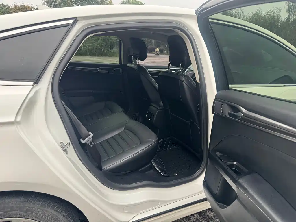 Ford Mondeo — миниатюра 10
