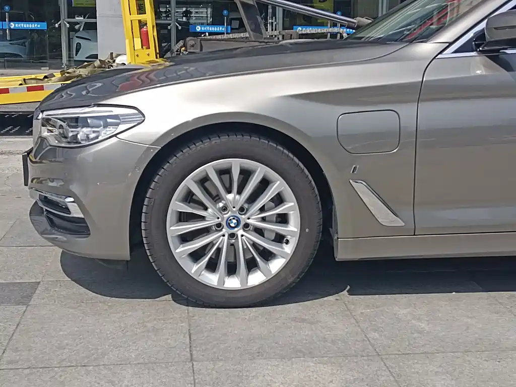 BMW 5 SERIES NEW ENERGY