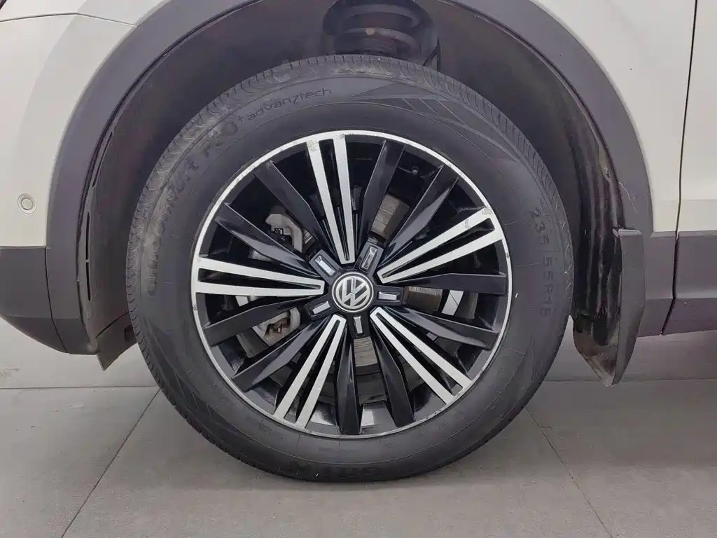 Volkswagen Tiguan L — миниатюра 17