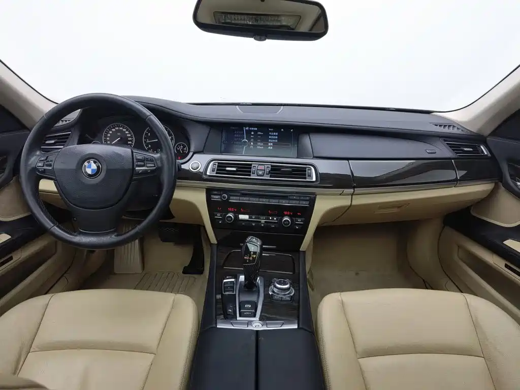 BMW 7 Series — миниатюра 5