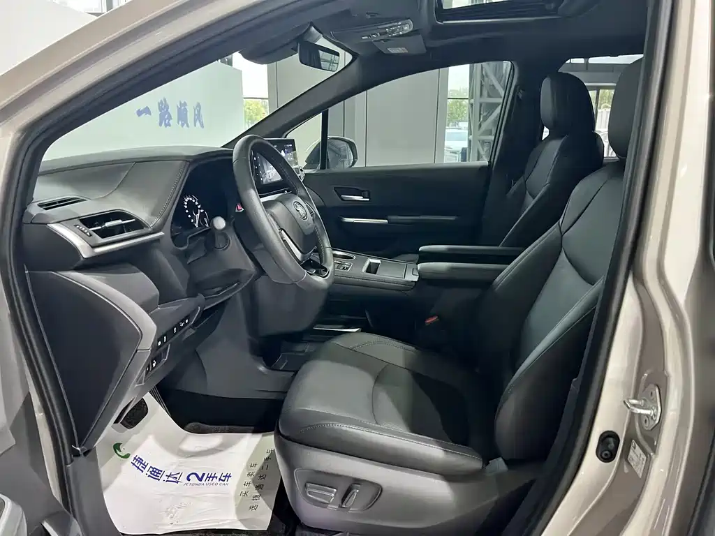 Toyota Sienna — миниатюра 15