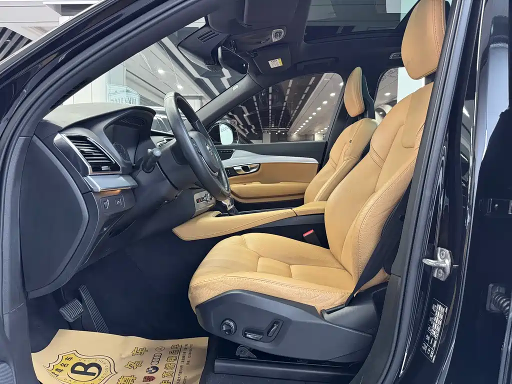 Volvo XC90 2018 T6 7 мест