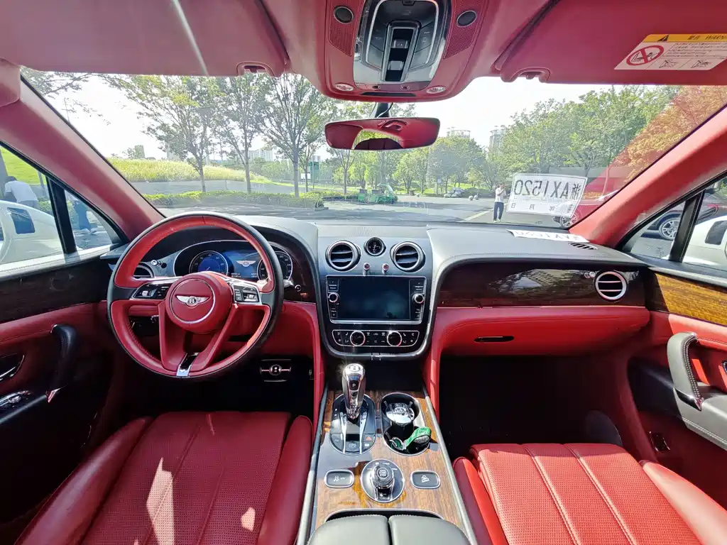 Bentley Bentayga — миниатюра 8