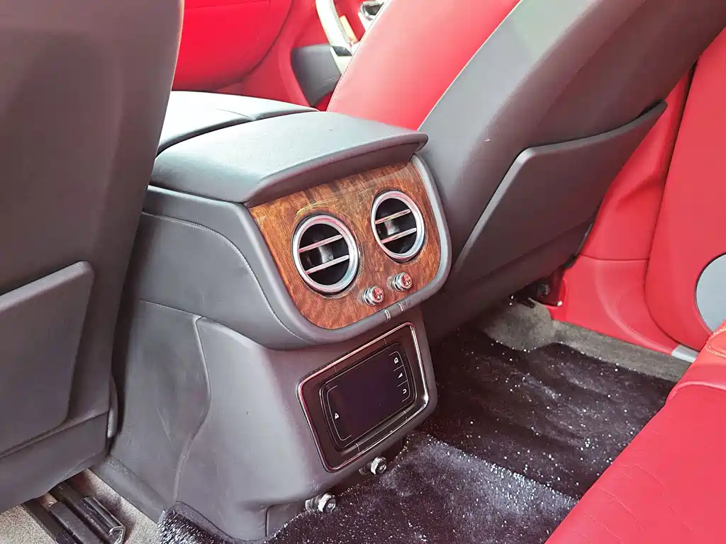 Bentley Bentayga — миниатюра 18