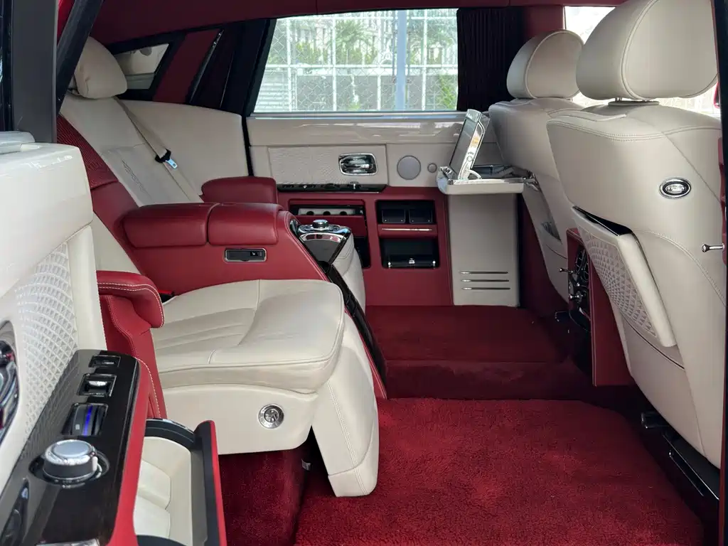 Rolls-Royce Phantom — миниатюра 17