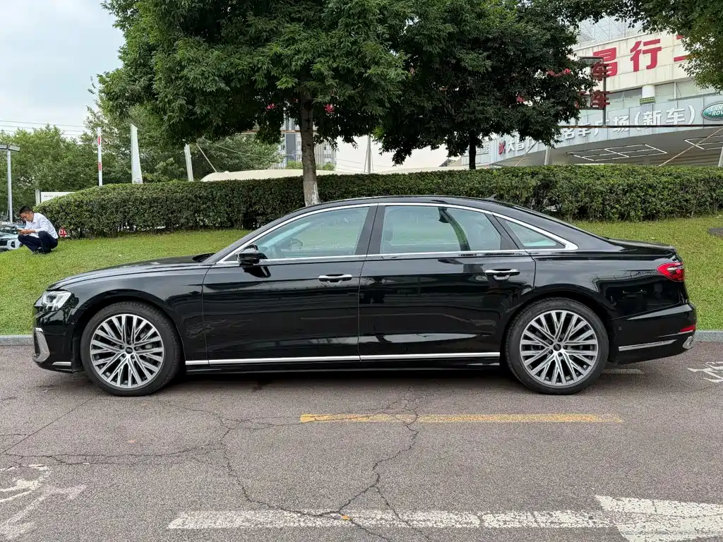 Audi A8 — миниатюра 3