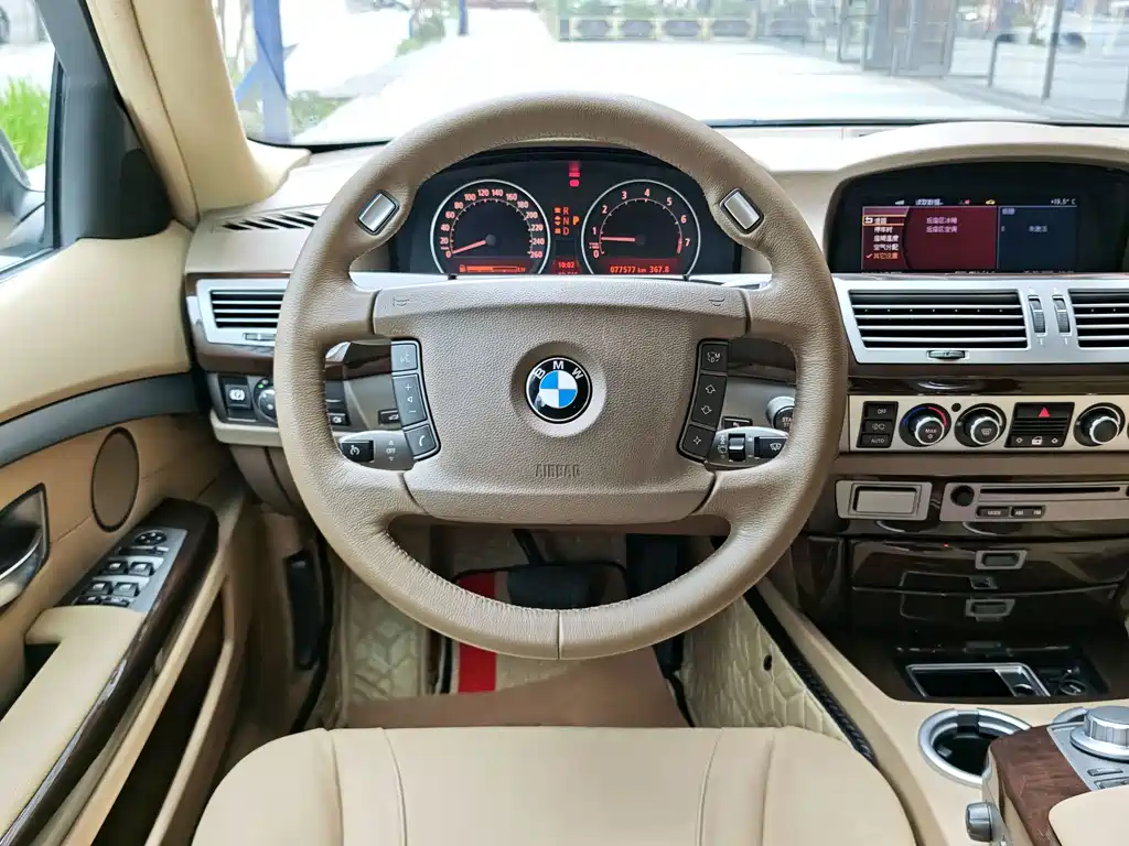 BMW 7 Series — миниатюра 14