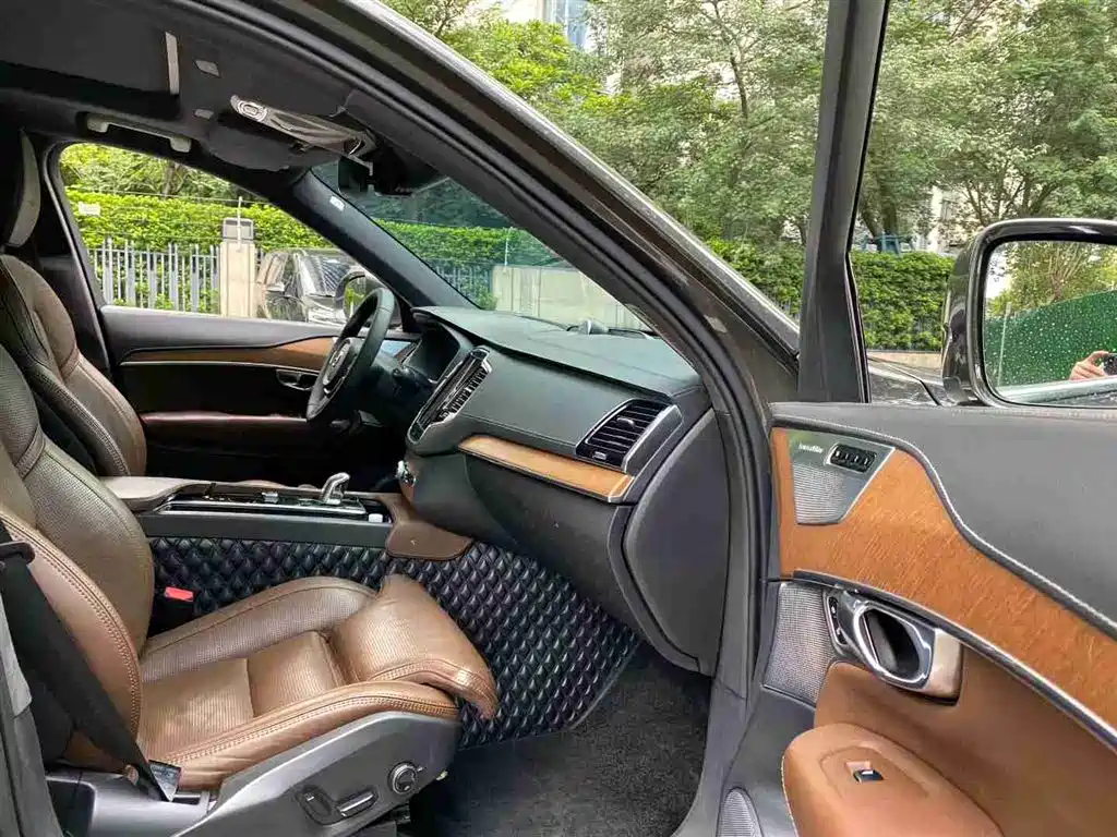 VOLVO XC90 PLUG IN HYBRID