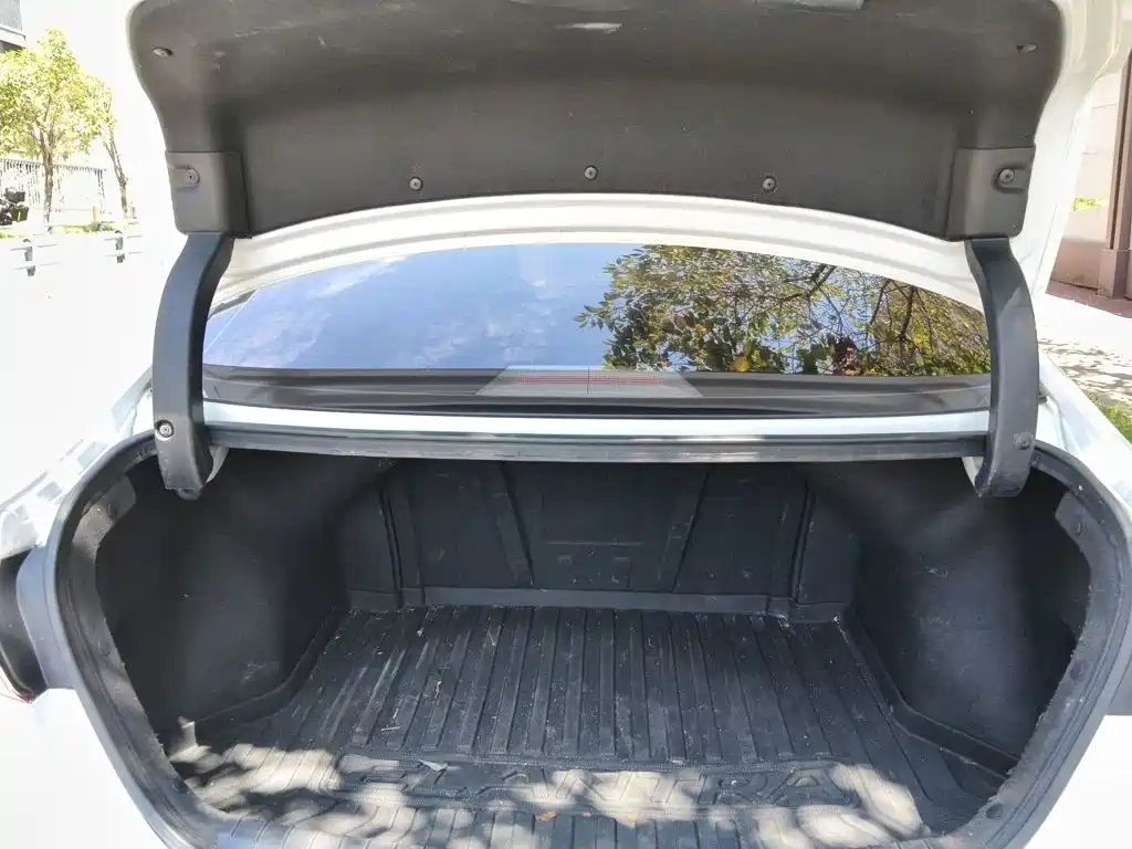 Hyundai Elantra — миниатюра 20