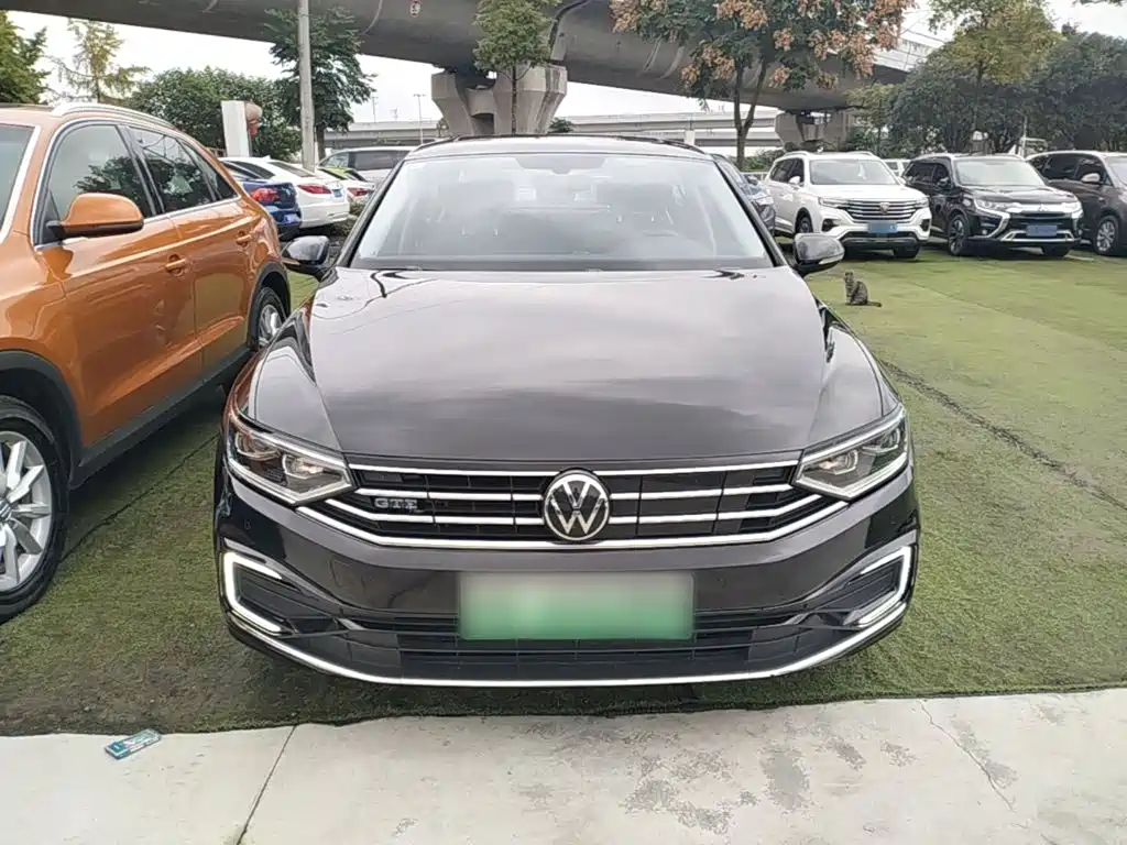 Volkswagen Magotan PHEV — миниатюра 3