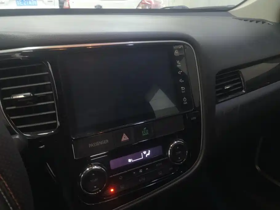 Mitsubishi Outlander — миниатюра 13