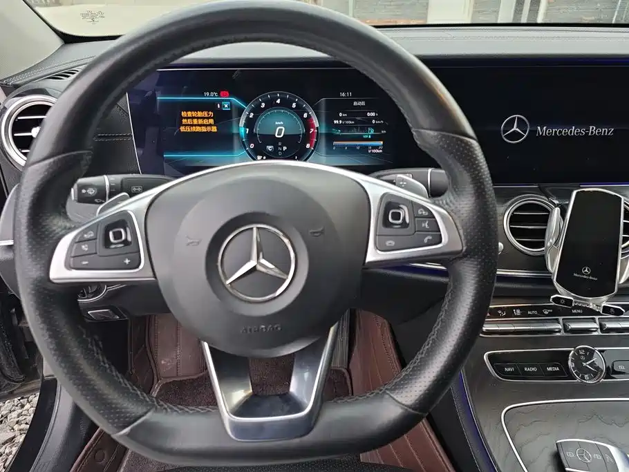 Mercedes-Benz E-Class — миниатюра 15