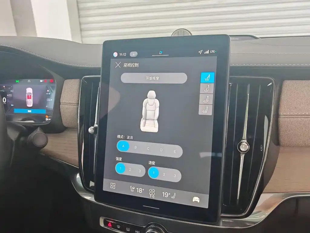 Volvo S90 PHEV — миниатюра 26