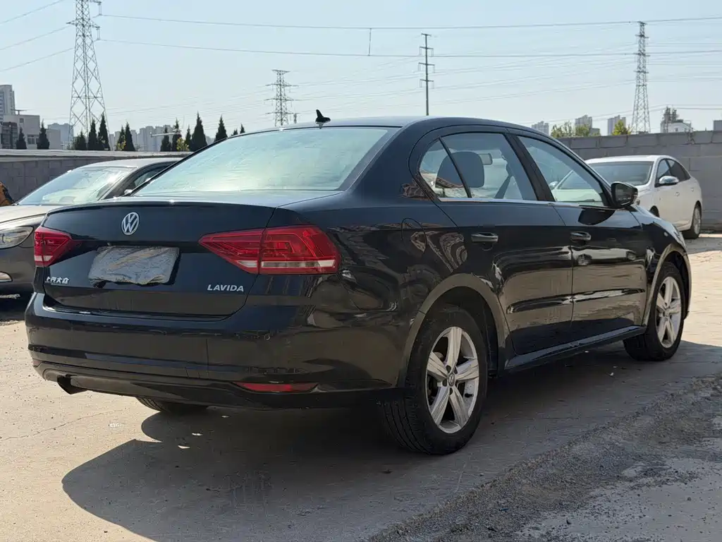 Volkswagen Lavida — миниатюра 5