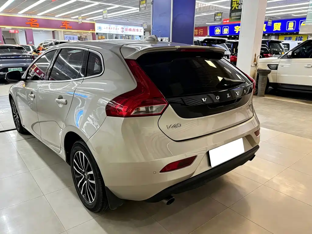 Volvo V40 — миниатюра 5