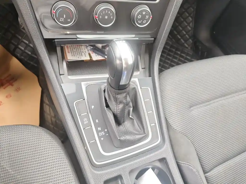 Volkswagen Golf — миниатюра 10