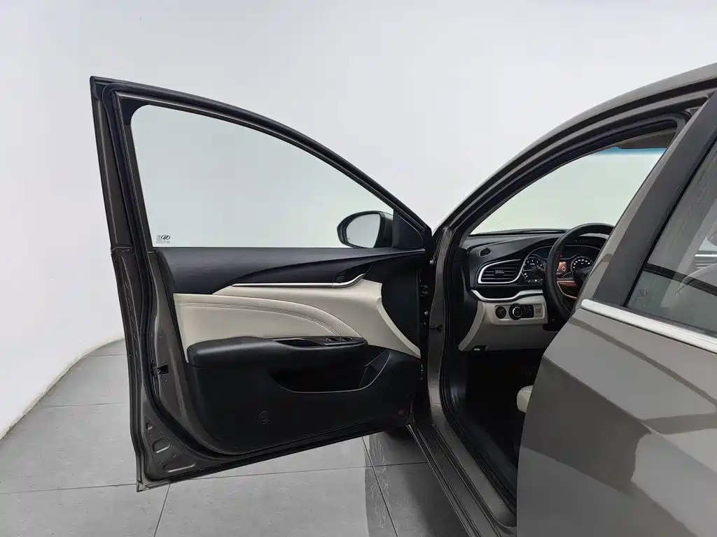 Buick Excelle — миниатюра 8