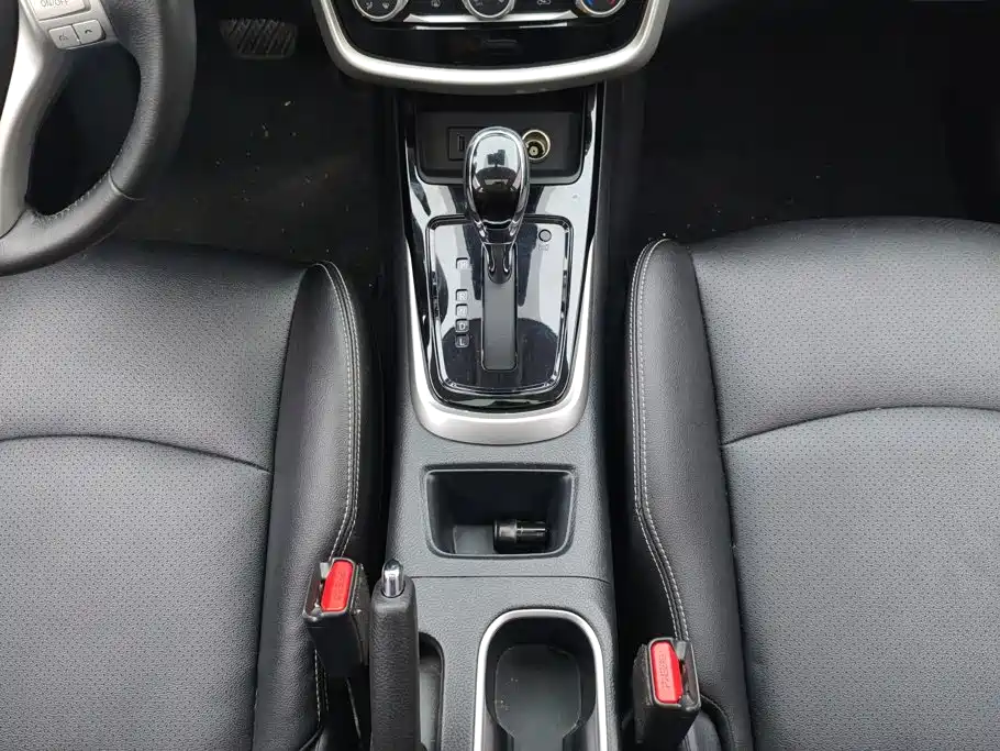 Nissan Tiida — миниатюра 16