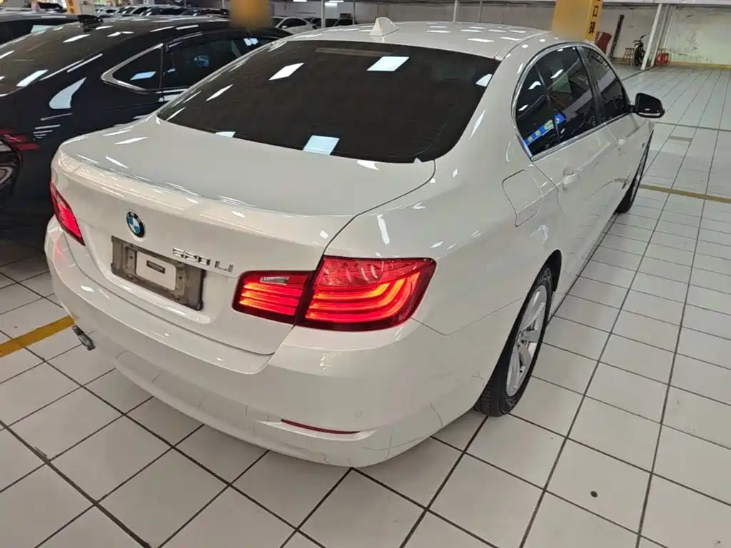 BMW 5 Series — миниатюра 7