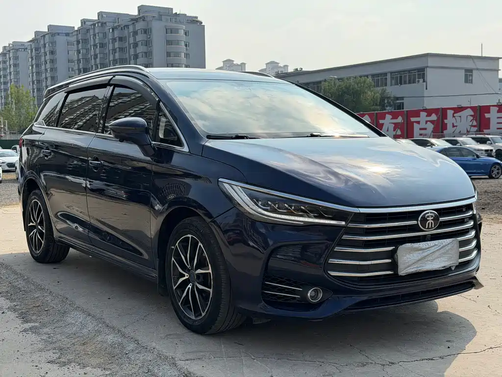 BYD MAX — миниатюра 6