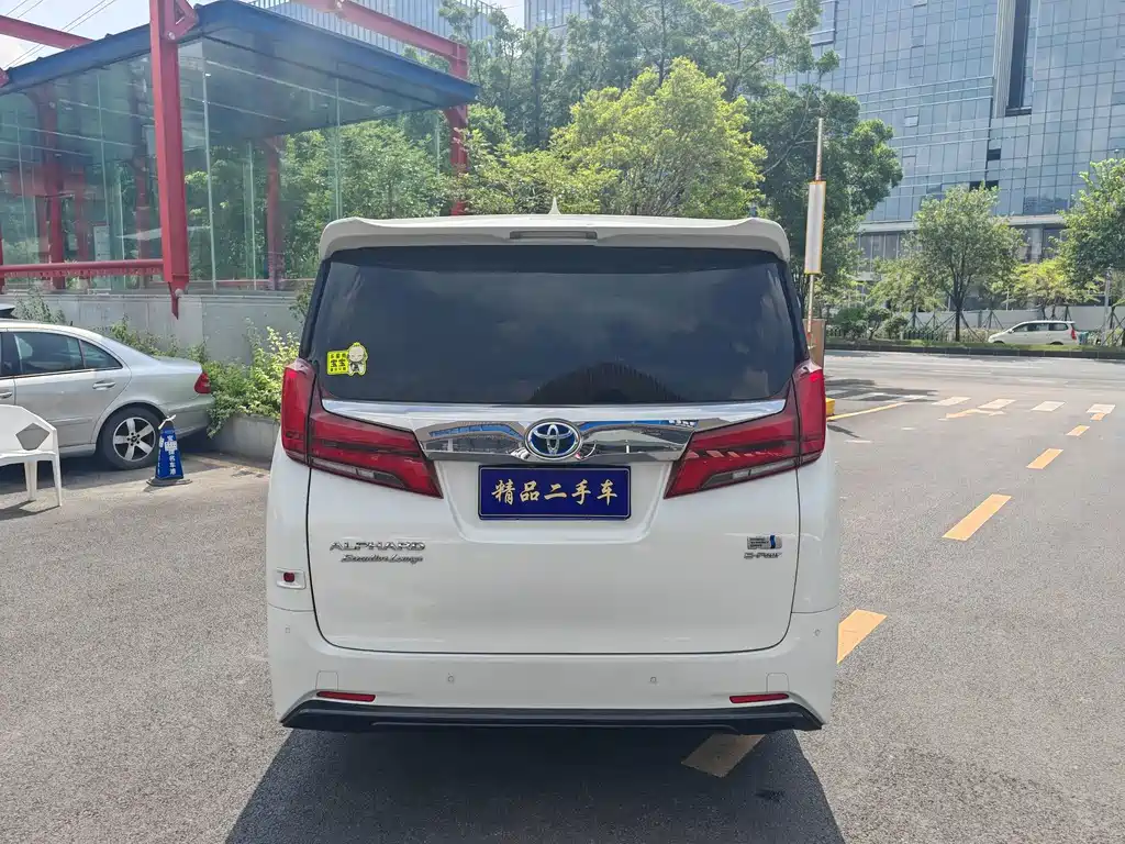 Toyota Alphard — миниатюра 14