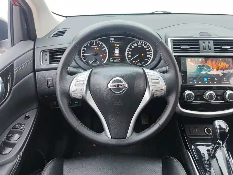 Nissan Tiida — миниатюра 15