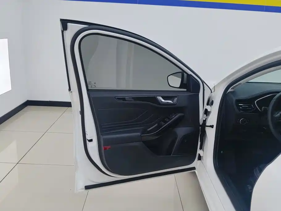 Ford Focus — миниатюра 7