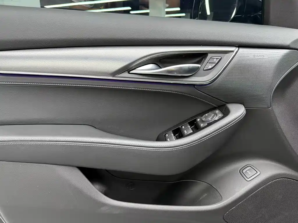 Cadillac CT5 — миниатюра 6