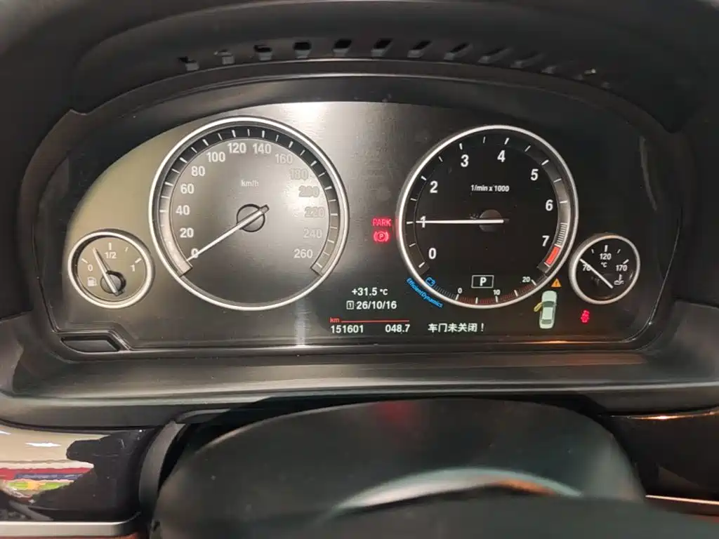 BMW 5 Series — миниатюра 12