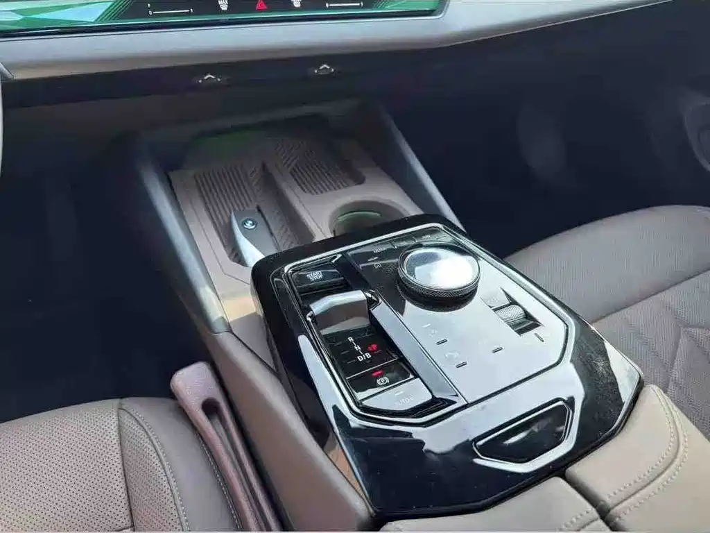 BMW i5 — миниатюра 7