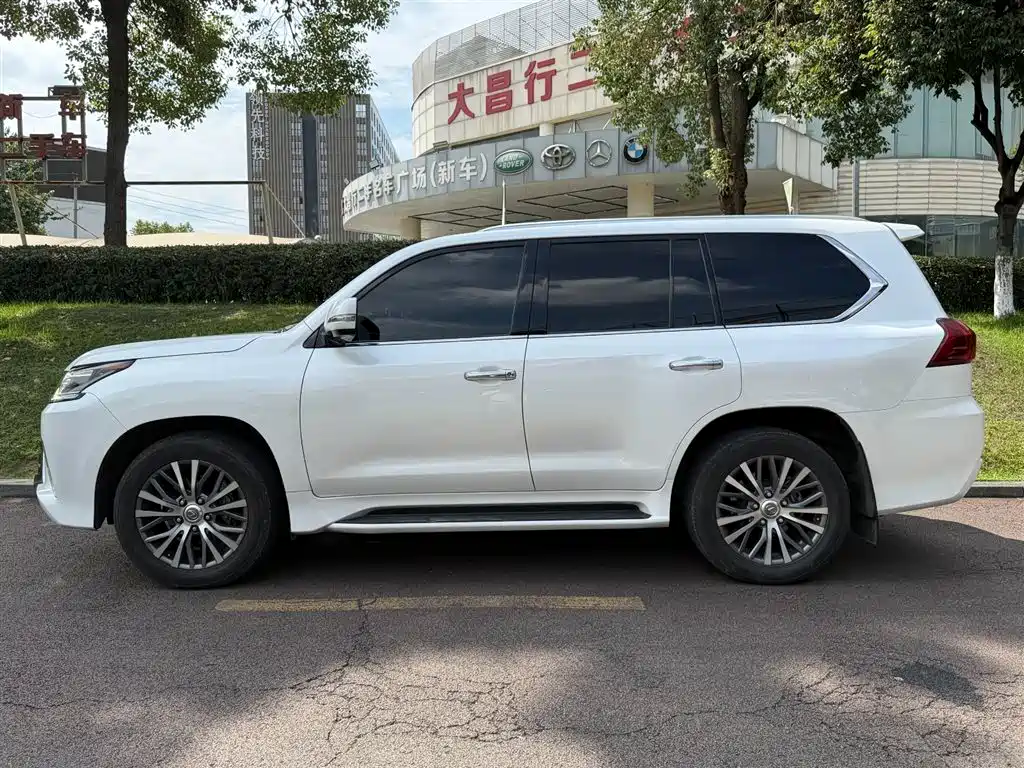 Lexus LX 2017 570 Luxury