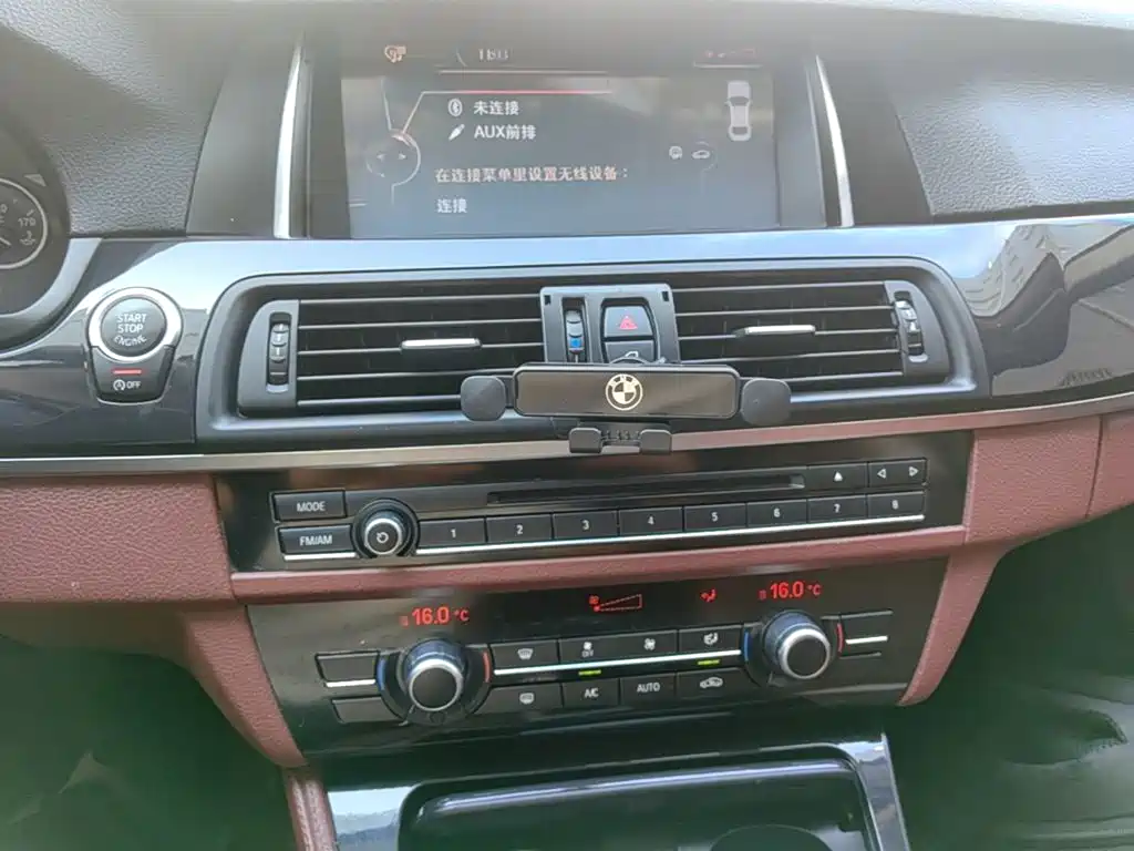 BMW 5 Series — миниатюра 13