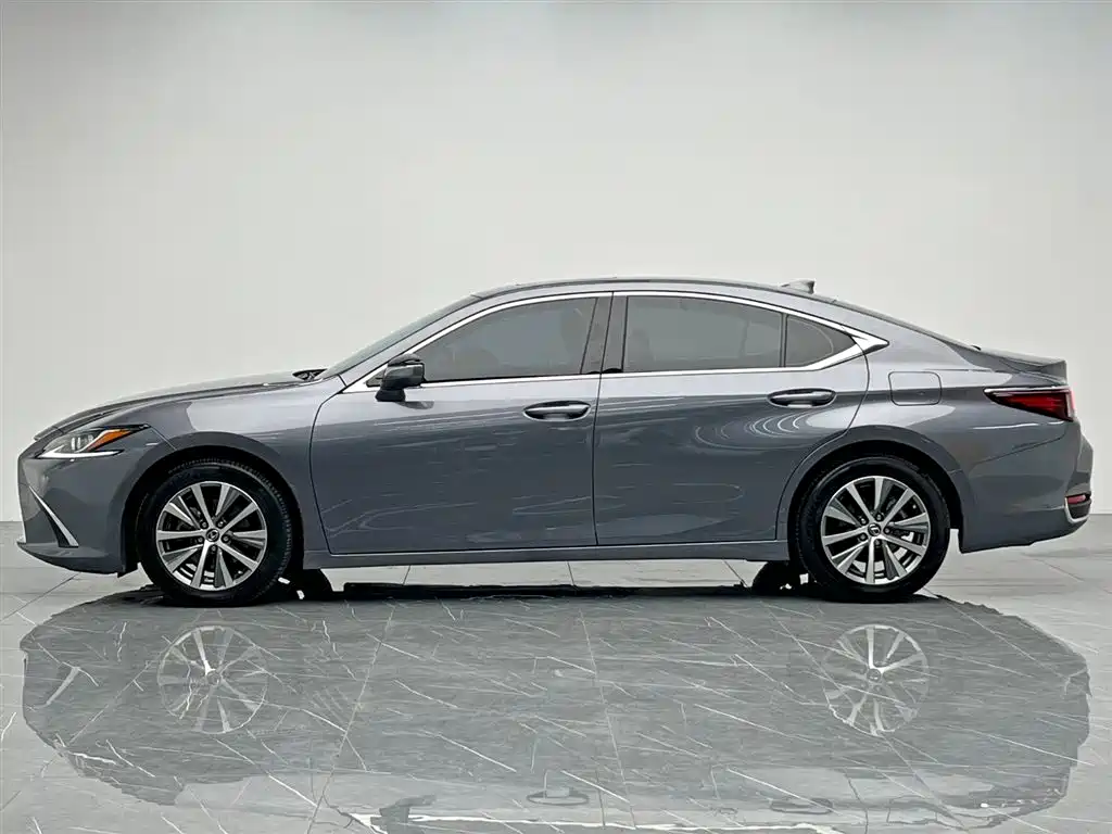 LEXUS  ES