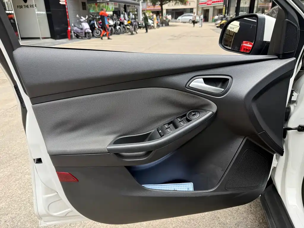 Ford Focus — миниатюра 18