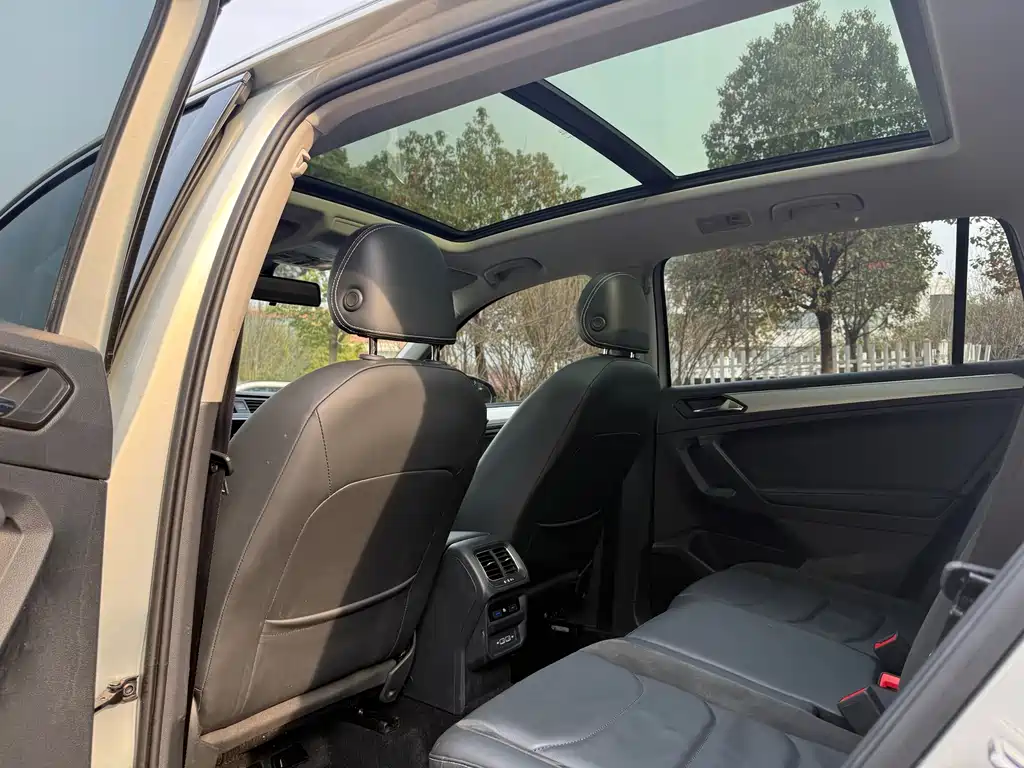 Volkswagen Tiguan L L 2021 330TSI AT
