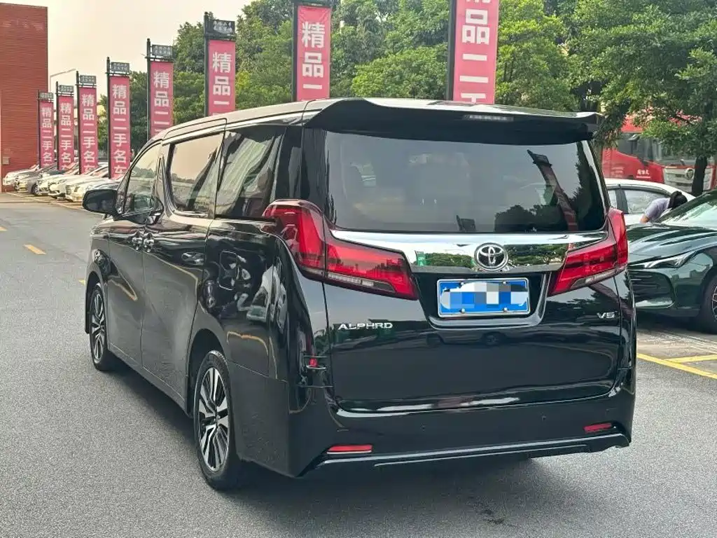 Toyota Alphard — миниатюра 6
