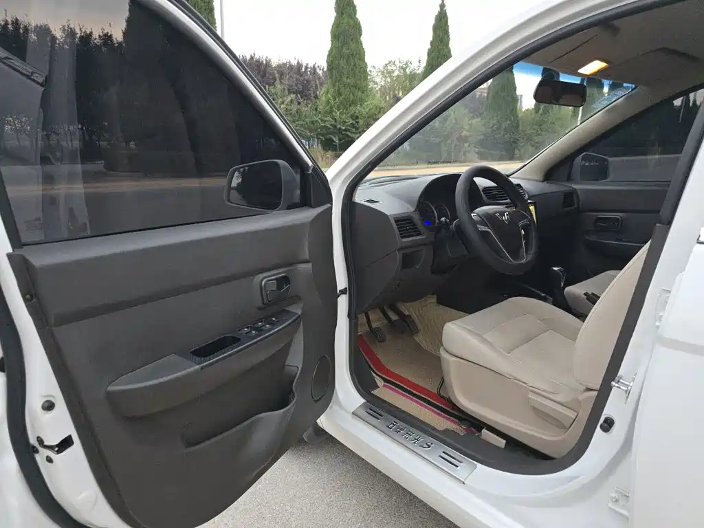 Wuling Hongguang — миниатюра 12