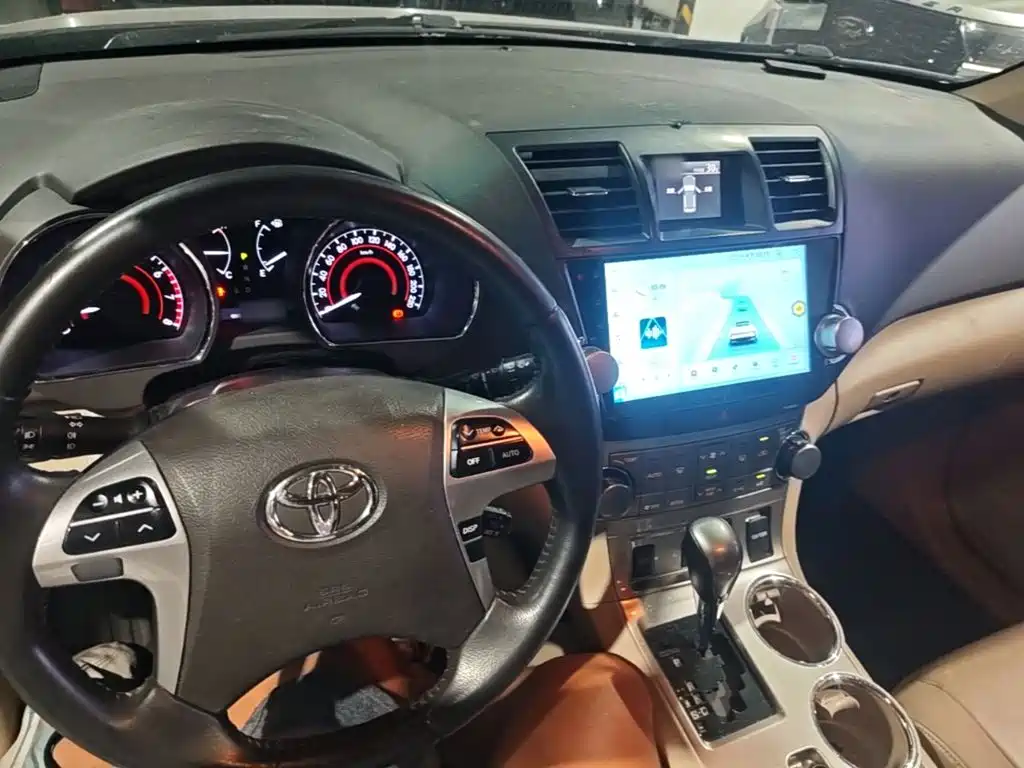 Toyota Highlander — миниатюра 10