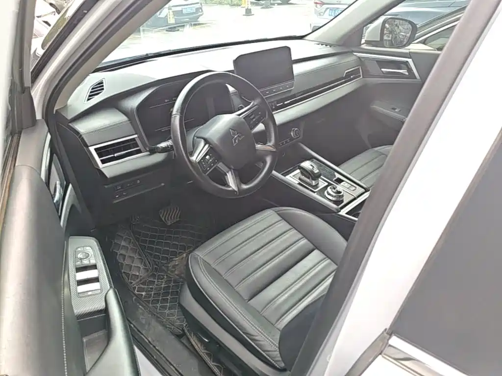 Mitsubishi Outlander — миниатюра 16