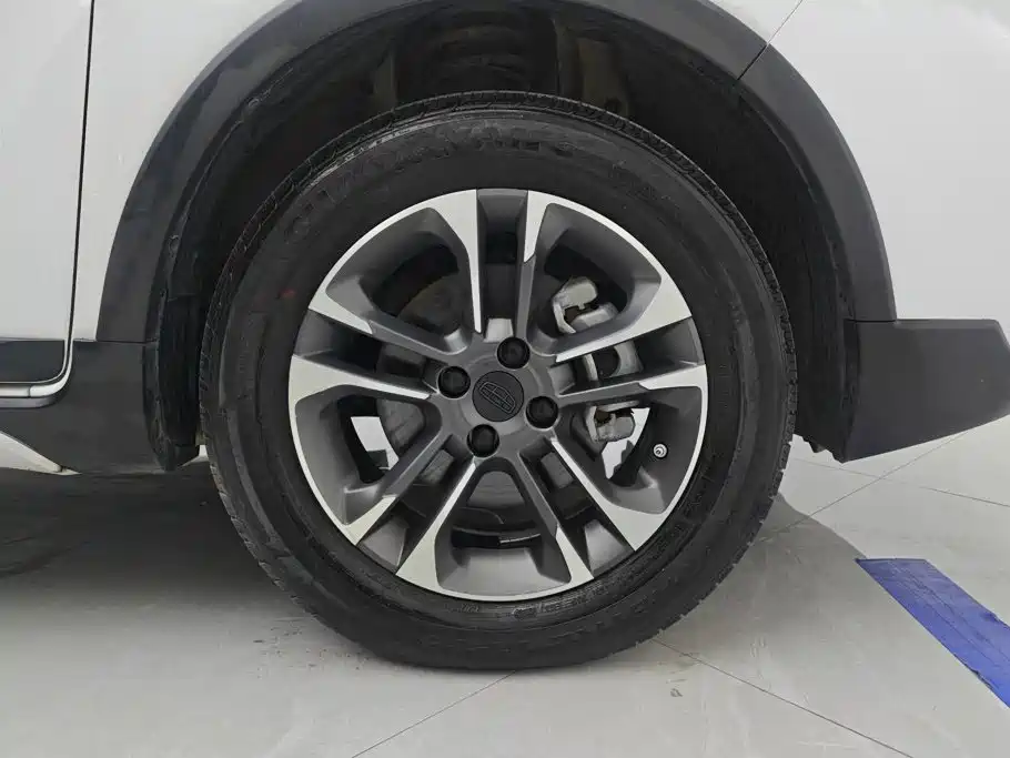 Geely Vision X3 — миниатюра 6