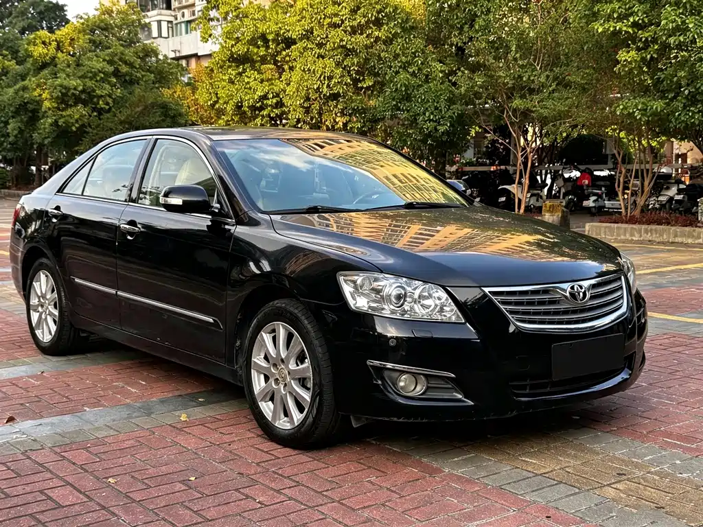 Toyota Camry — миниатюра 2