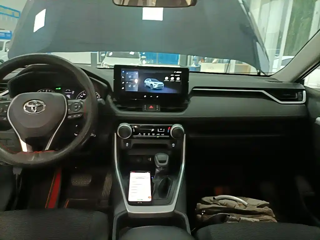 Toyota RAV4 — миниатюра 13