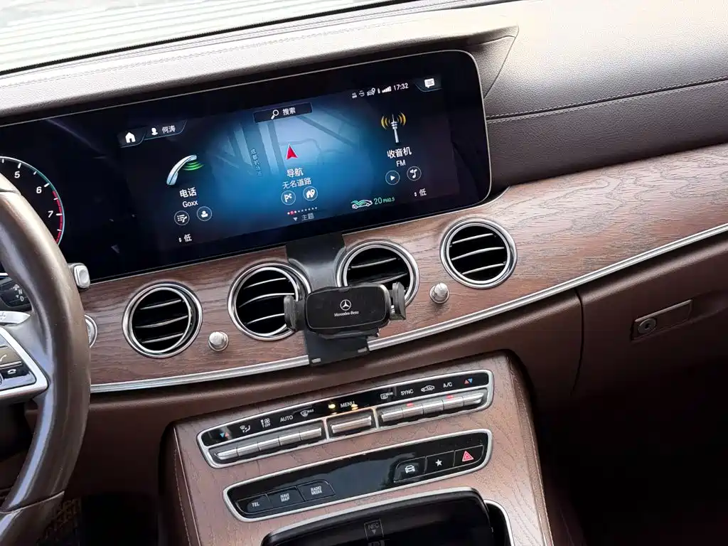 Mercedes-Benz E-Class — миниатюра 13