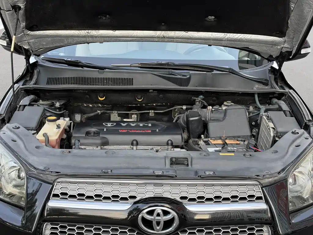 Toyota RAV4 — миниатюра 12